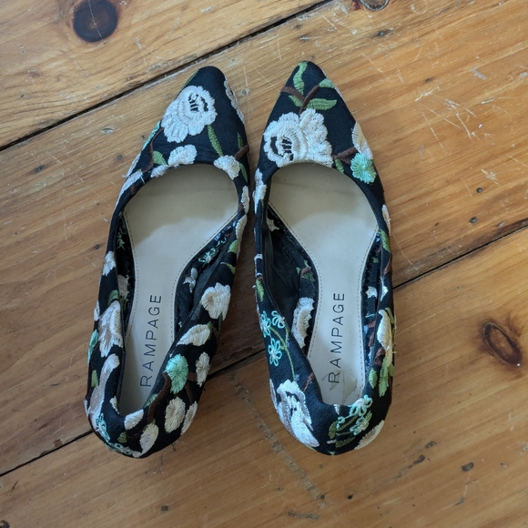 Elegant pumps with floral embroidery - Picture 2 of 5